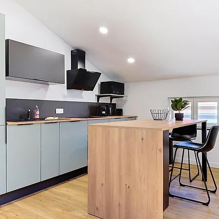 Appartement Le Petit Charles - 2pers - Clim - Centre - Proche Gare